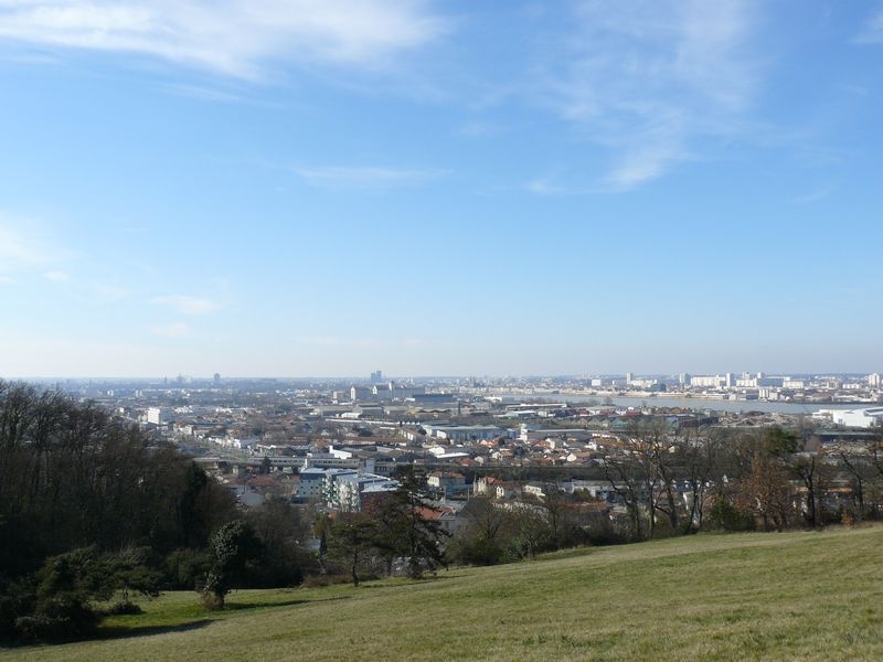 Park on the heights of Cenon, open and sunny views