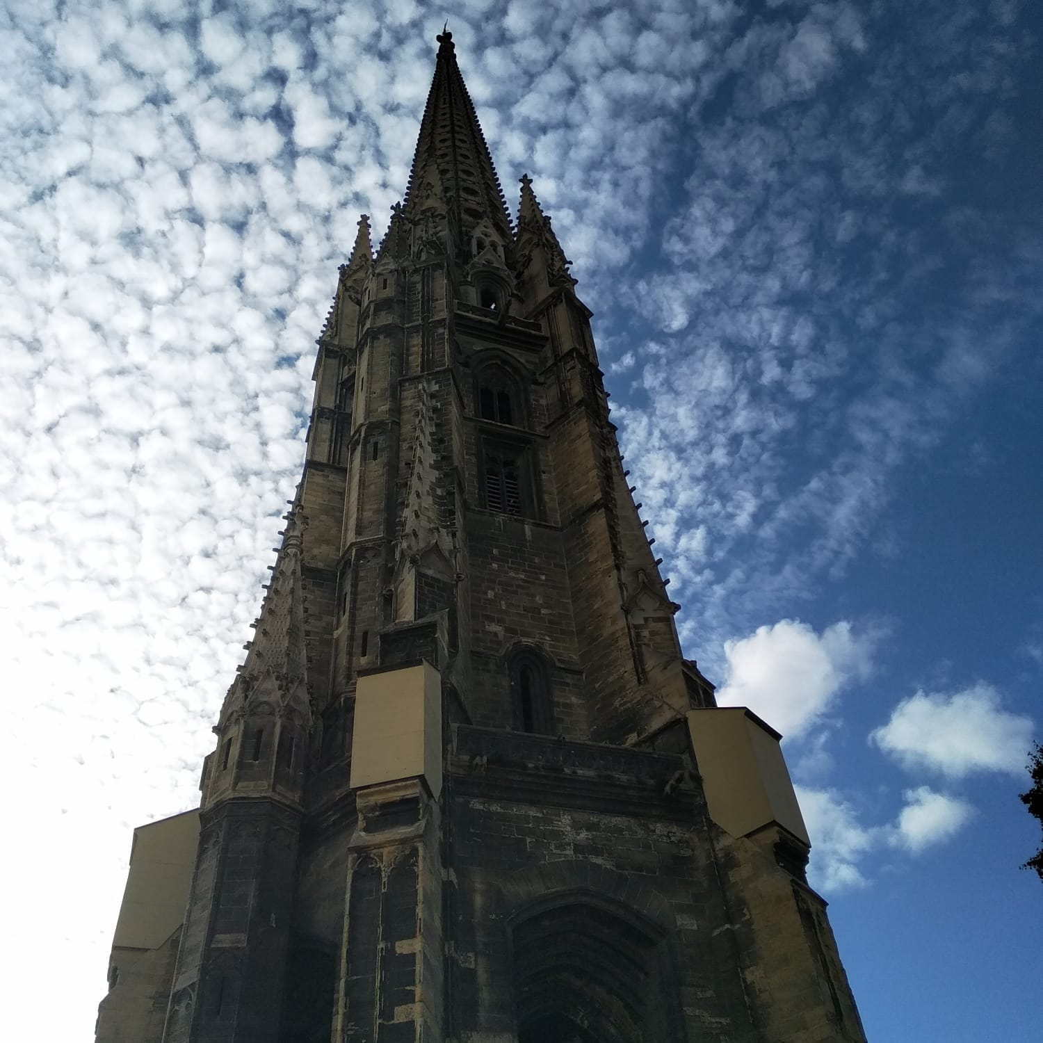 Located in the Saint-Michel neighbourhood, part of the Basilique Saint-Michel