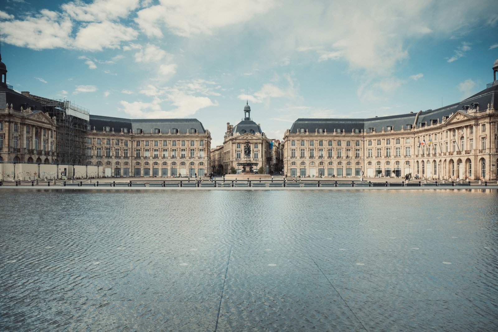 The Bordeaux quayside facade seen from the right bank